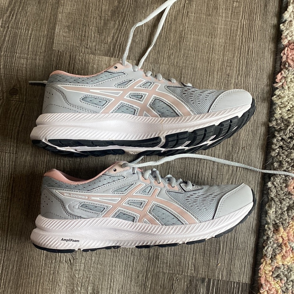 ASICS Woman’s running shoe AmpliFoam